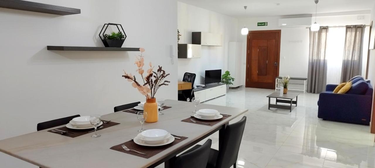 Large And Modern Apartment In The Centre Of Malta Mosta Exteriör bild